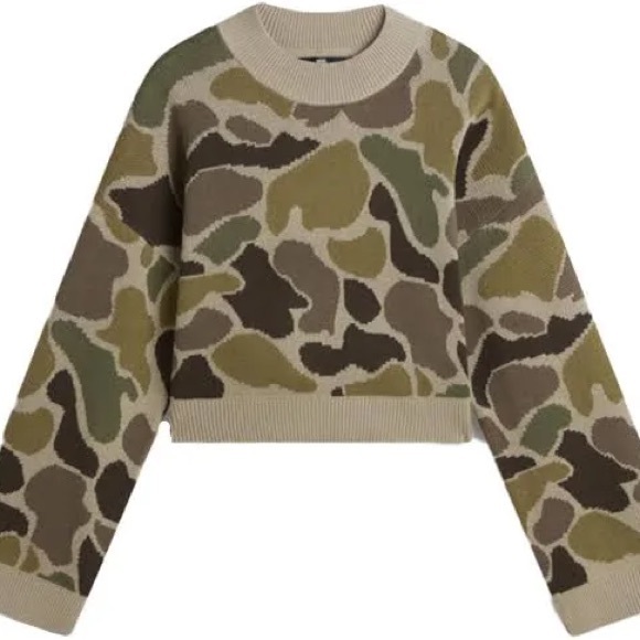 Camo Patterned Women's Sweater - Picture 2 of 4